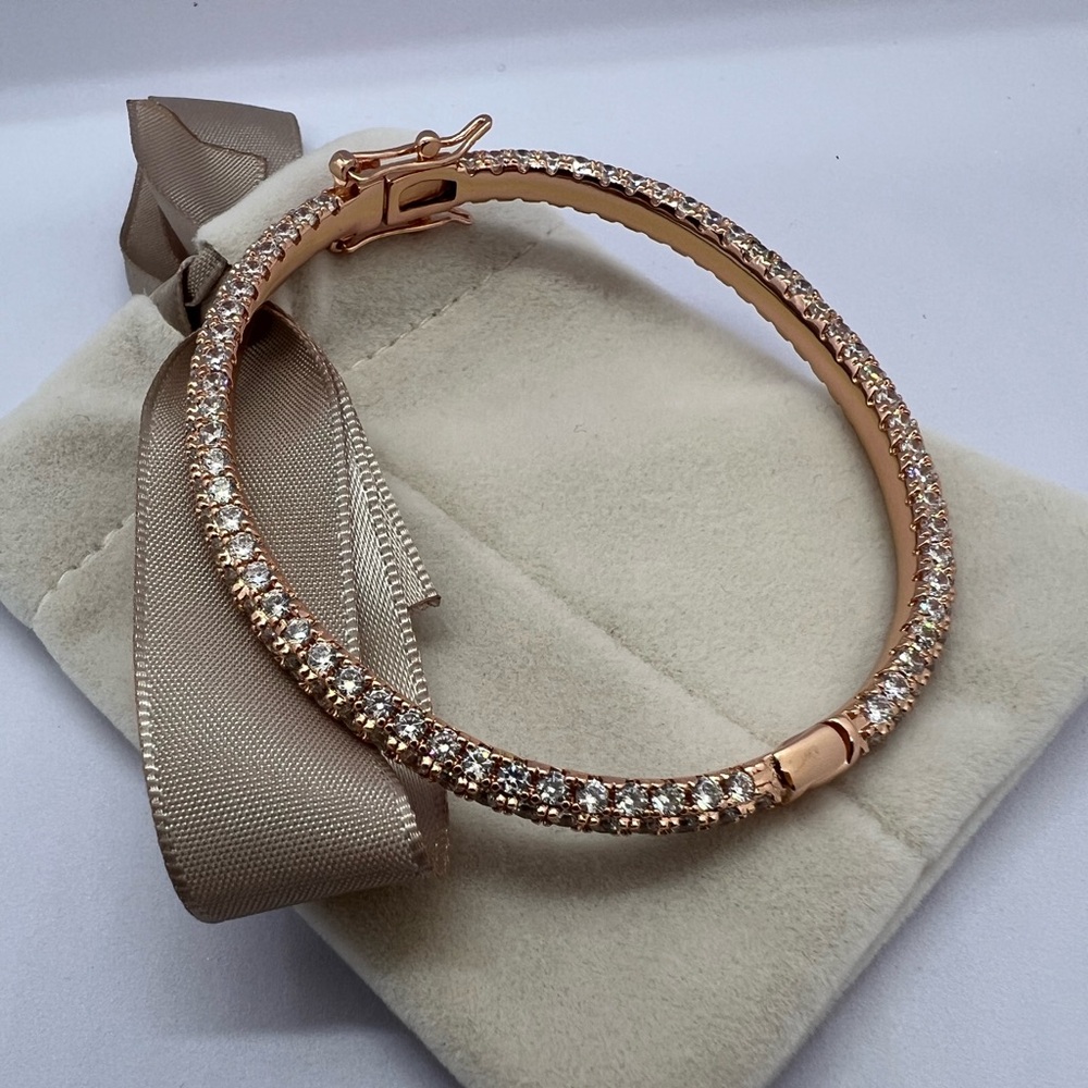 NWOT Rose Gold filled bangle Bracelet with Sparkling AAA Cz
